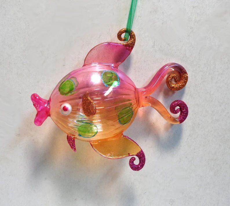 hand-blown-made-glittering-glass-fish-pink