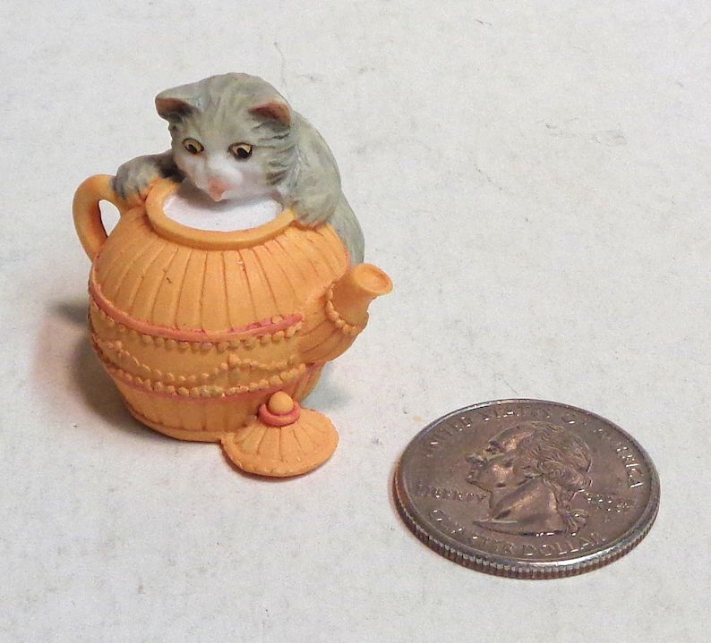 lenox-miniature-cat-thimble-gray-tabby