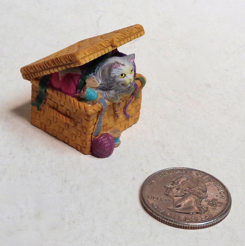 lenox-miniature-cat-thimble-silver-tabby