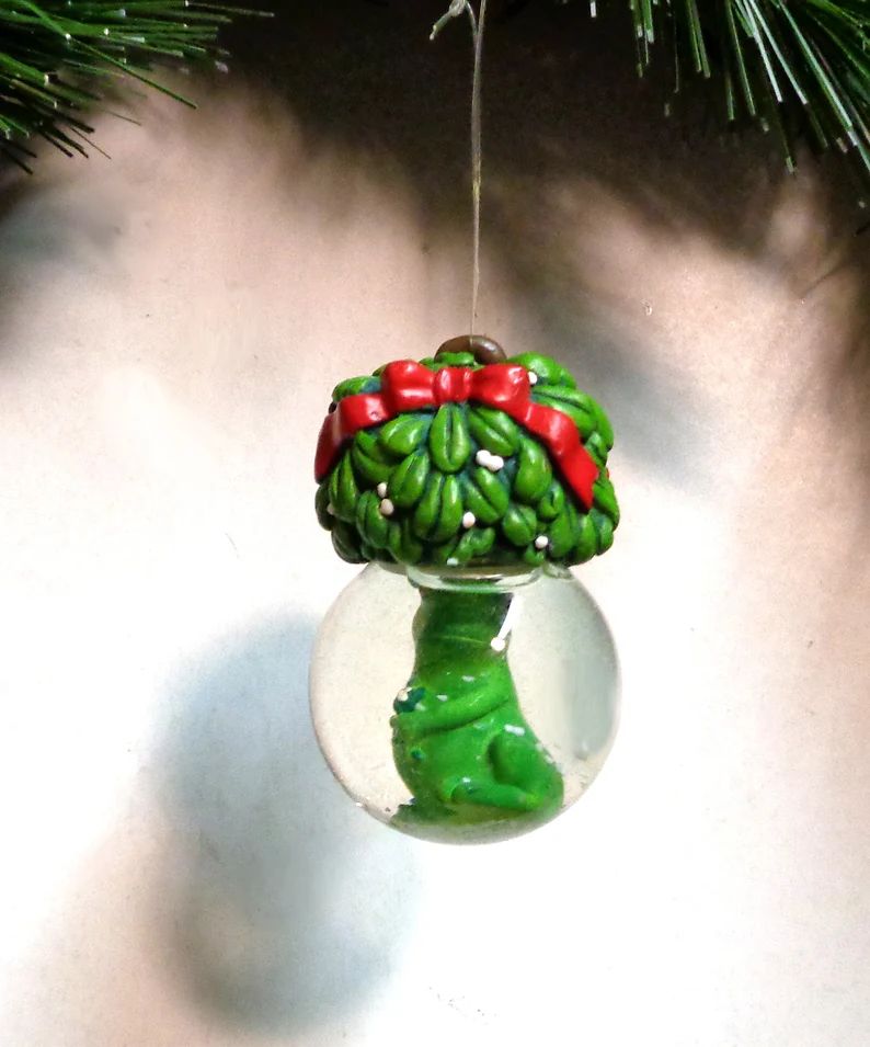 miniature-hanging-frog-glass-snow-globe