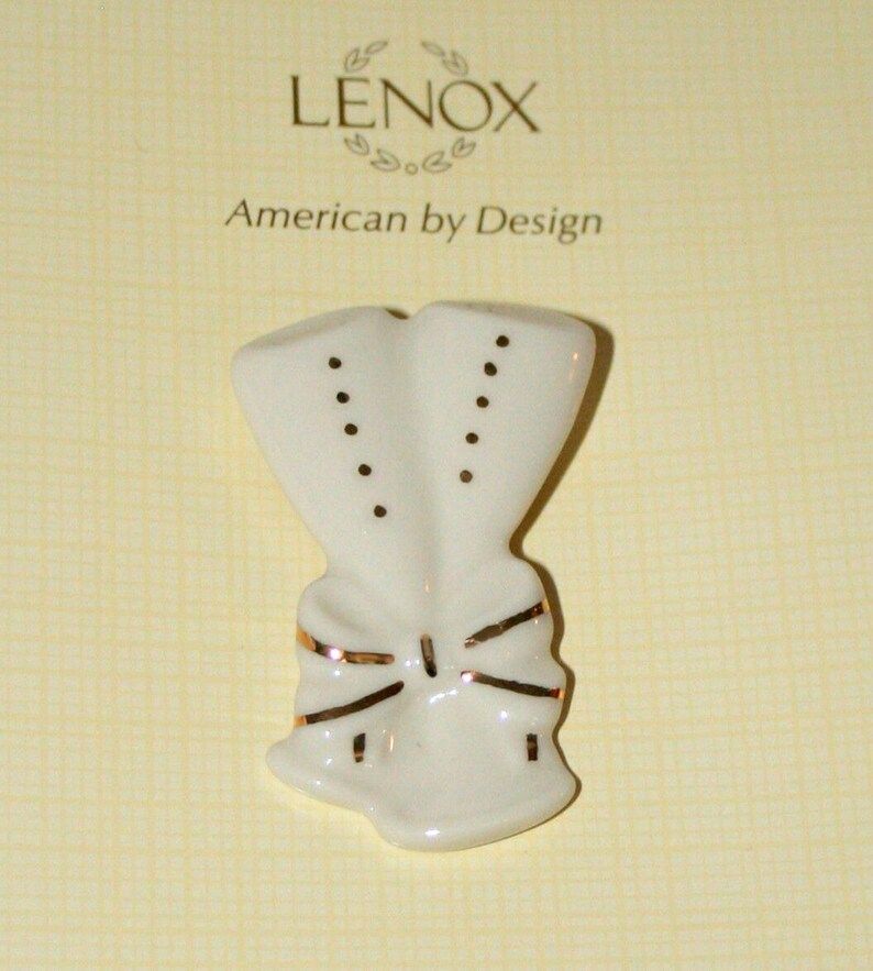 lenox-pair-of-flute-glasses-porcelain
