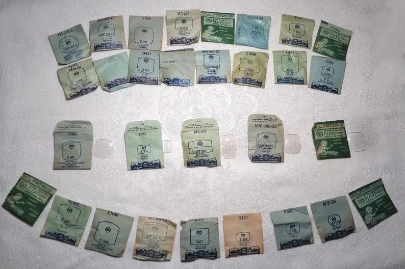 lot-of-30-watch-face-crystals-old-stock