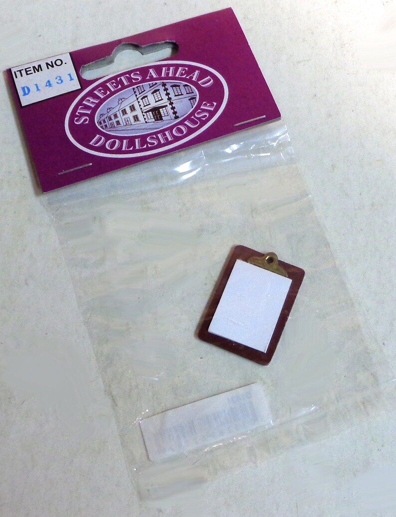 dollhouse-miniature-clipboard-with-paper