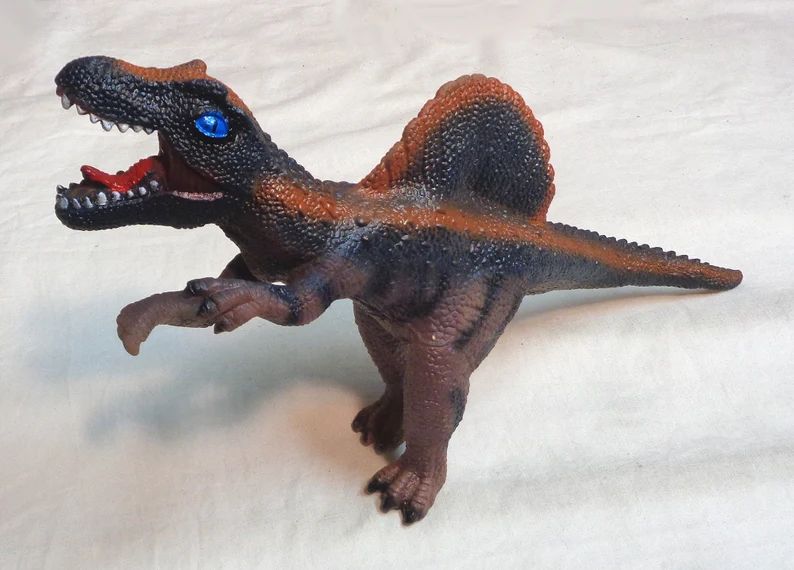 plastic-dinosaur-model-spinosaurus-fin