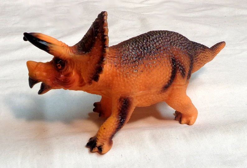plastic-dinosaur-model-triceratopssmall