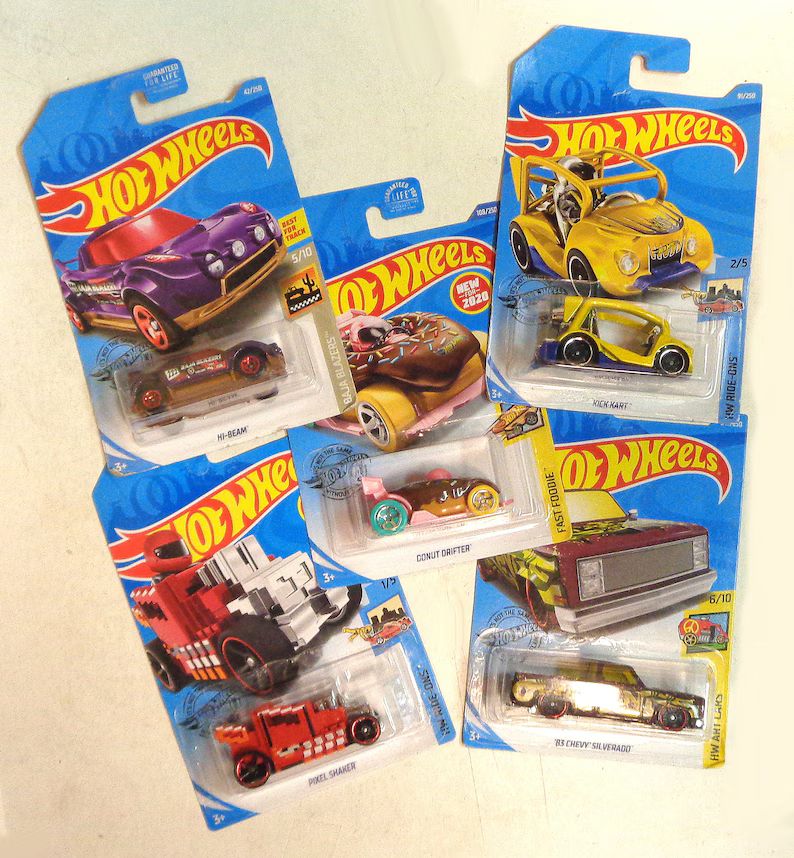 hotwheels-lot-of-5-misc-cars-new-on
