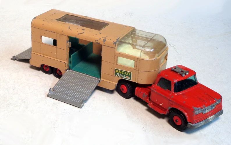 matchbox-kingsize-articulated-horse-van
