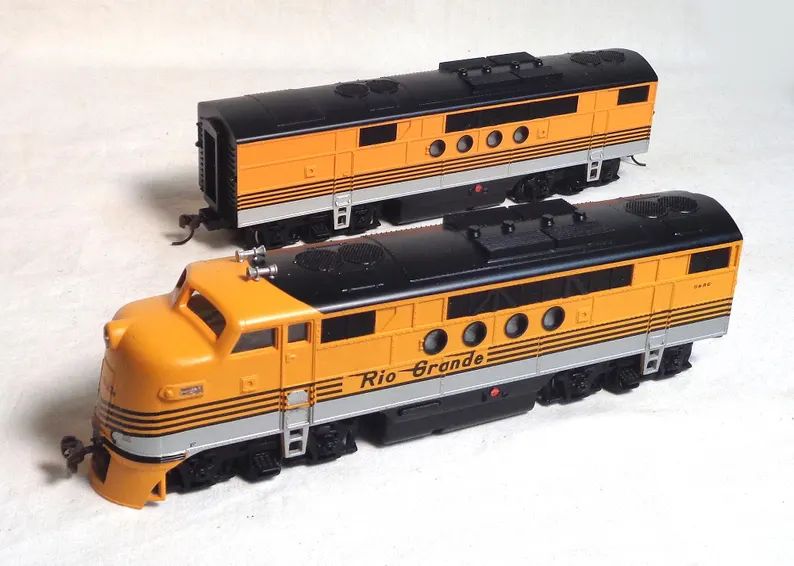 ho-bachmann-ft-a-and-b-unitsboth-powered