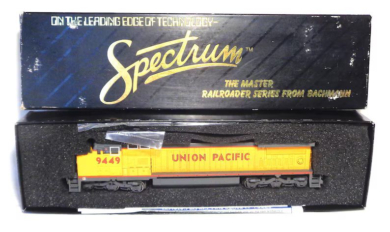 ho-bachmann-spectrum-ge-dash-8-40cw