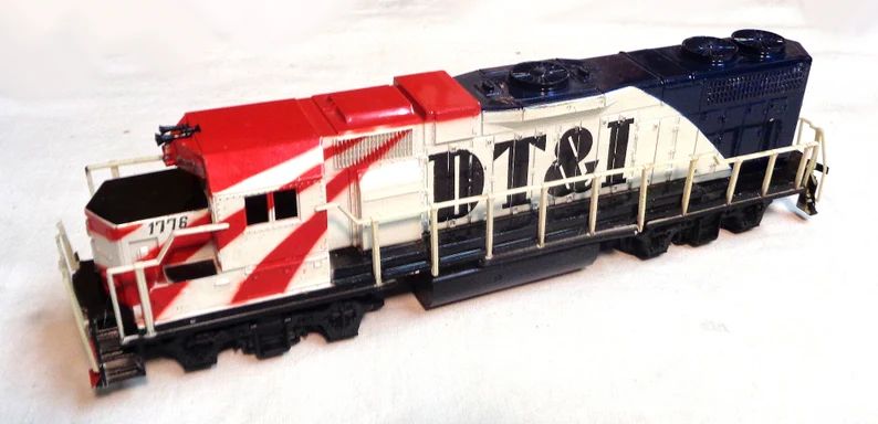 ho-lifelike-gp38-2-non-powered-diesel
