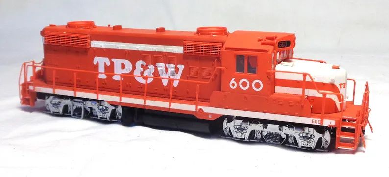 ho-lifelike-proto-gp-18-diesel-i-p-w-600