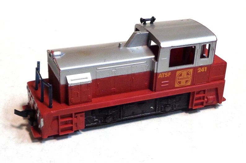 ho-scale-ahm-plymouth-yard-diesel-santa