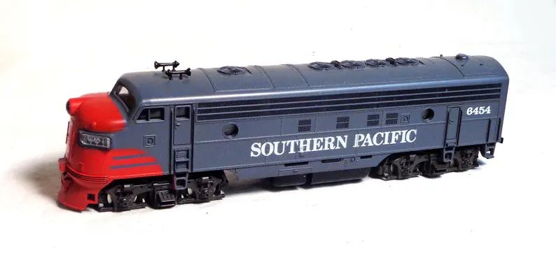 ho-scale-atlas-emd-f7-southern-pacific