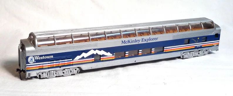 ho-scale-bachmann-super-dome-passenger