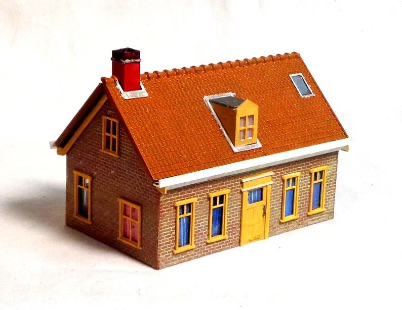 ho-scale-built-up-kit-pre-owned-orange