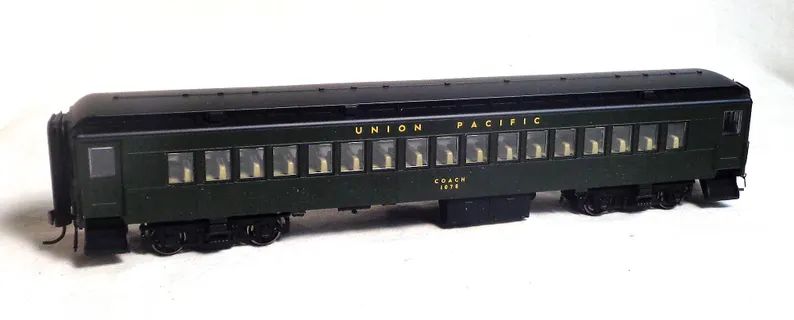 ho-scale-concor-lighted-passenger-coach-(e76ui)