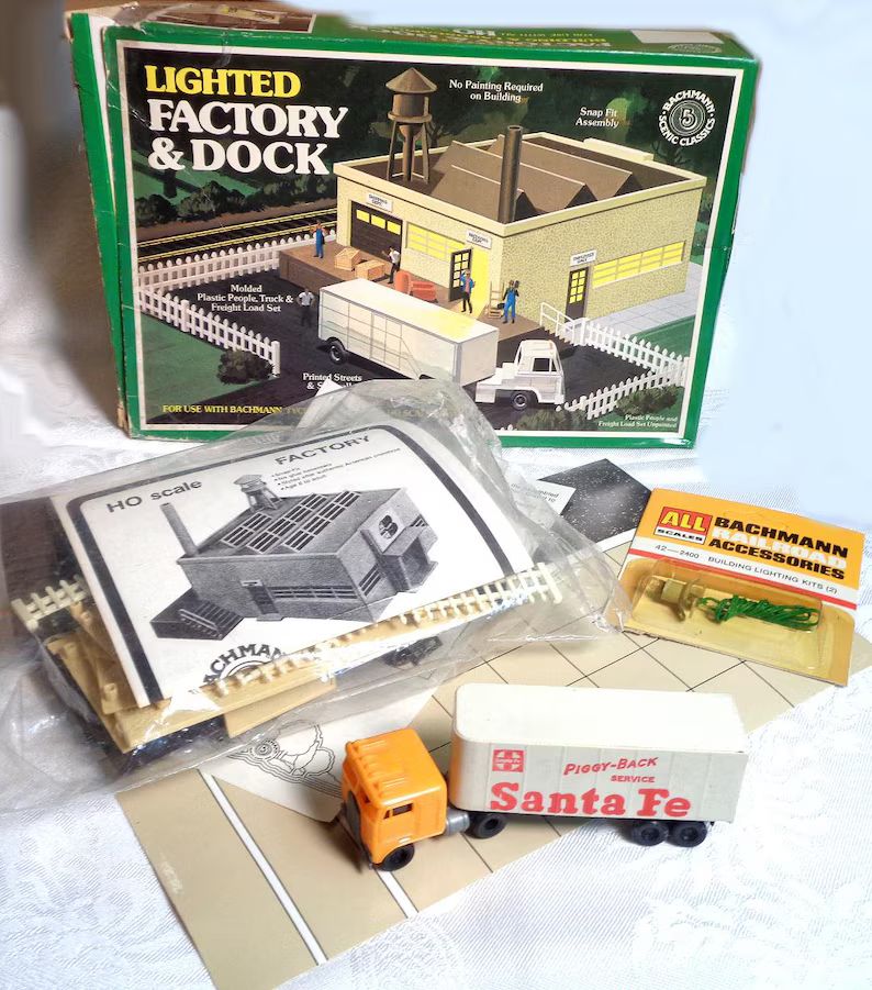 ho-scale-hard-to-find-lighted-factory