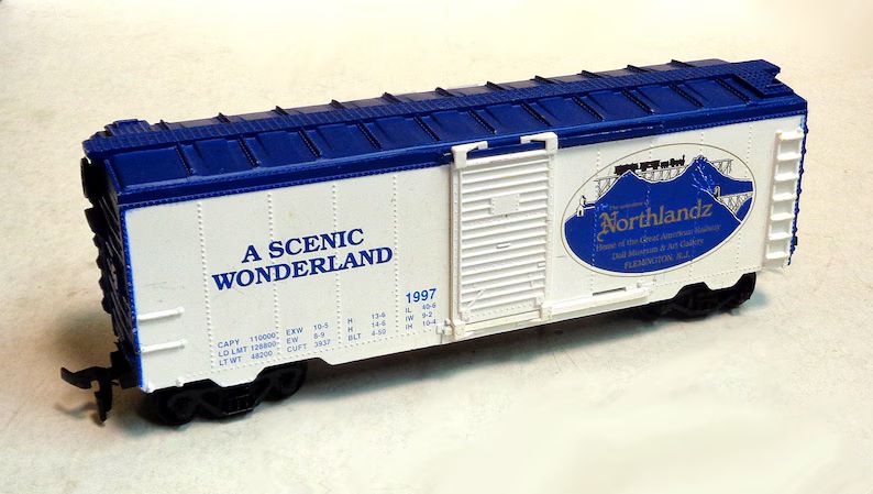 ho-scale-lifelike-40-box-car-northlandz