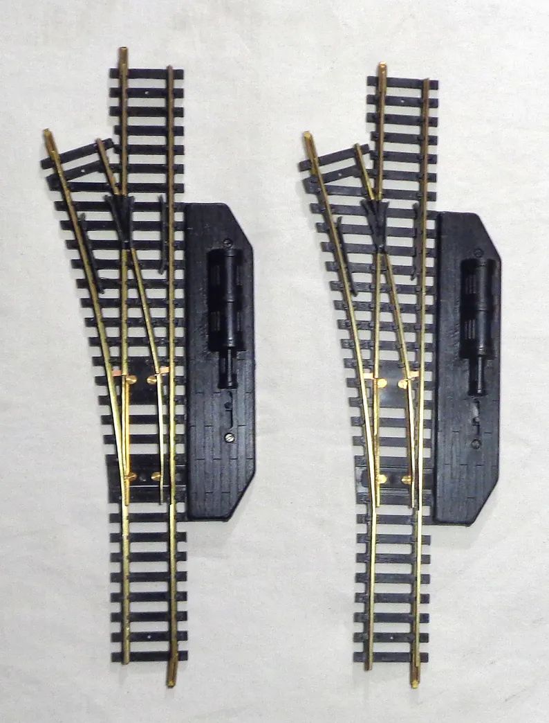 ho-scale-lionel-pair-of-left-manual