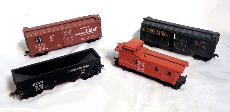 ho-scale-lot-of-4-pre-owned-misc-freight