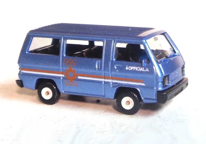 ho-scale-mitsubishi-l300-van-officials-(34p70)