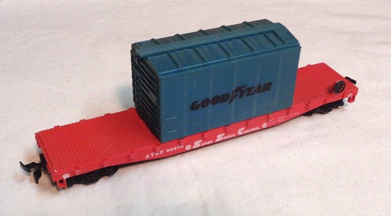 ho-scale-pre-owned-santa-fe-flat-car