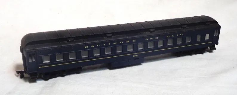 ho-scale-pre-owned-vintage-athearn-(s99vx)