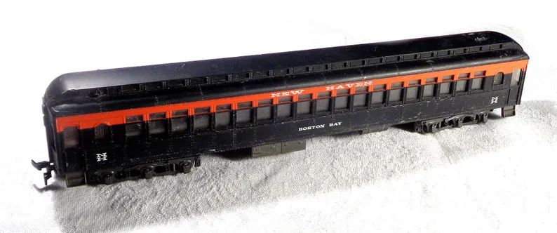 ho-scale-rivarossi-pre-owned-passenger
