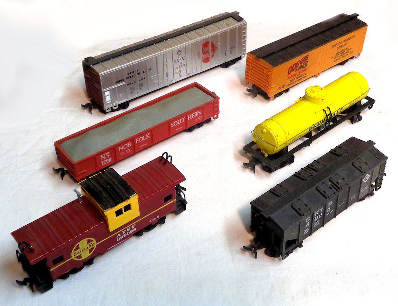 ho-scale-six-pre-owned-misc-freight