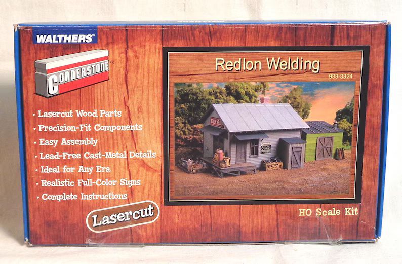 ho-scale-train-building-walthers-wood