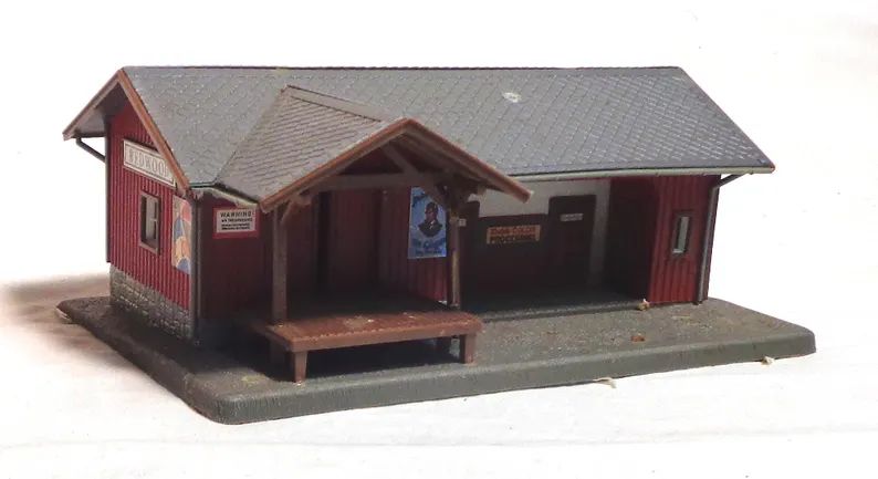 ho-scale-train-built-up-building-kit-(4fhc8)