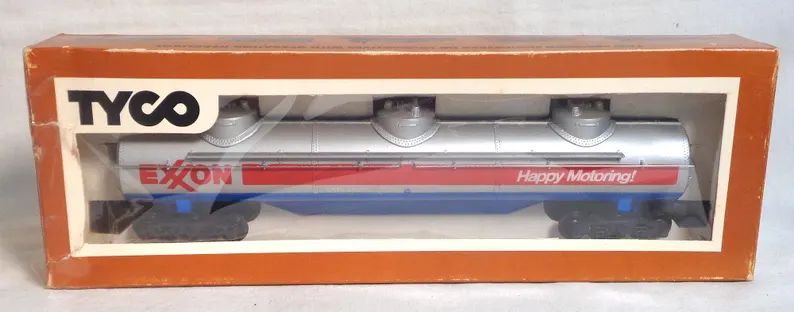 ho-scale-tyco-exxon-3-dome-long-tanker-(dhtim)