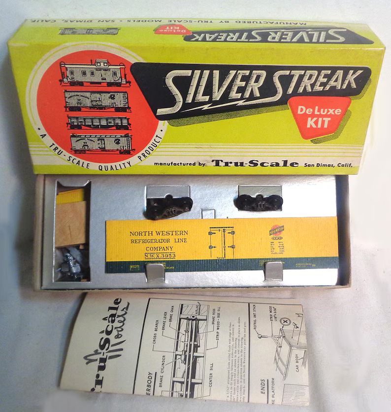 ho-tru-scale-silver-streak-wood-box-car