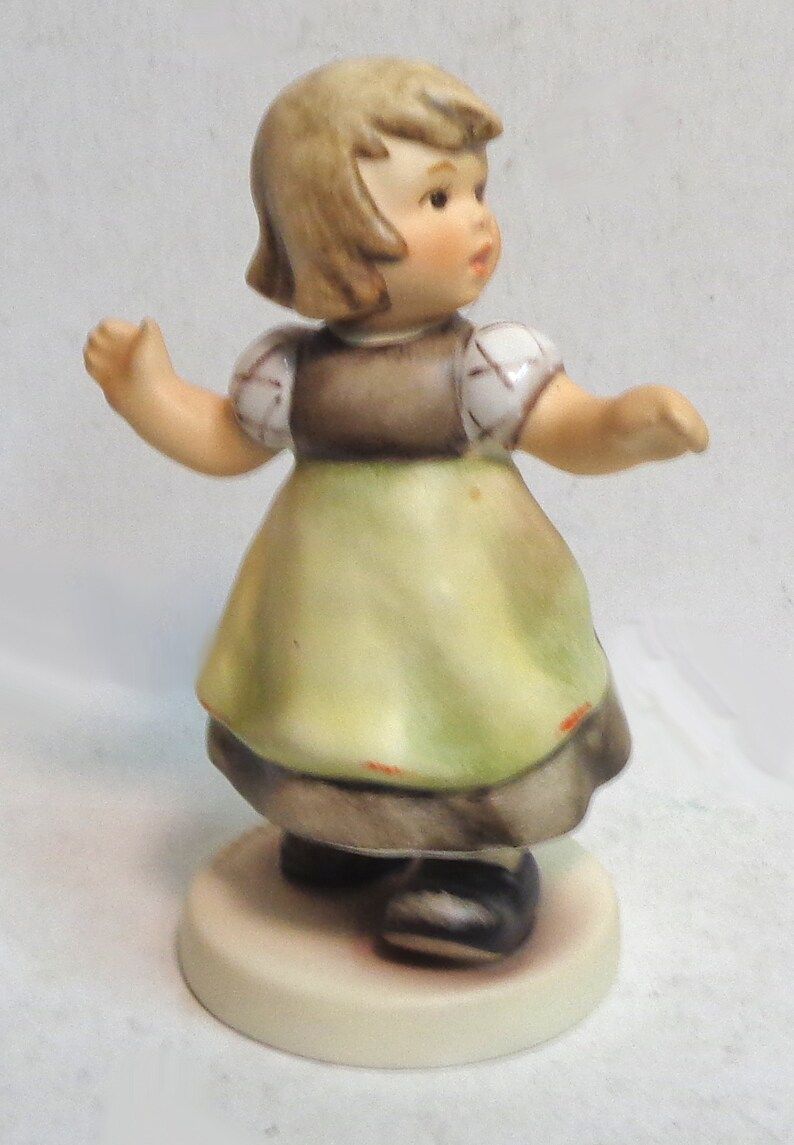 goebel-hummel-figurine-spring-waltz-mint