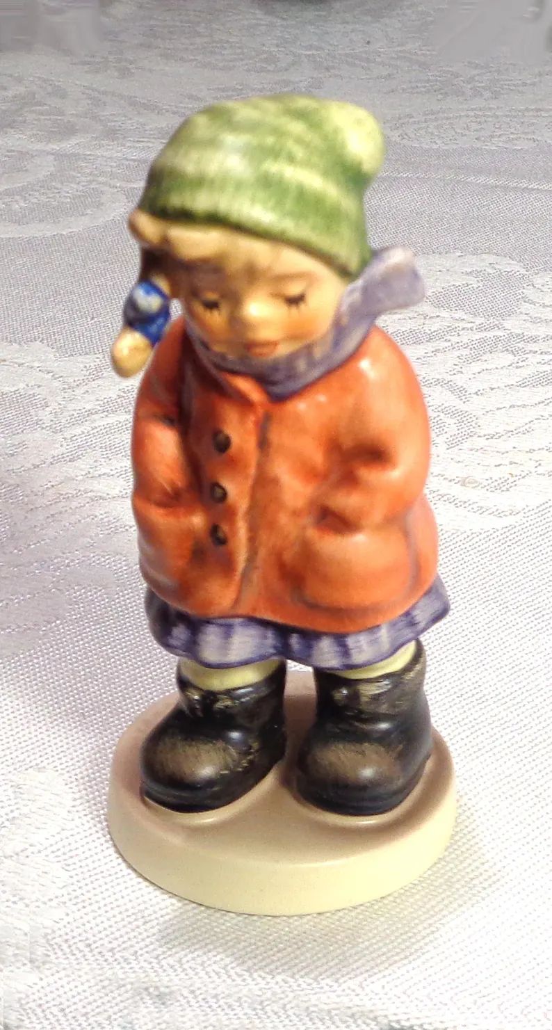 hummel-figurine-all-bundled-up-2221-325-4452395745