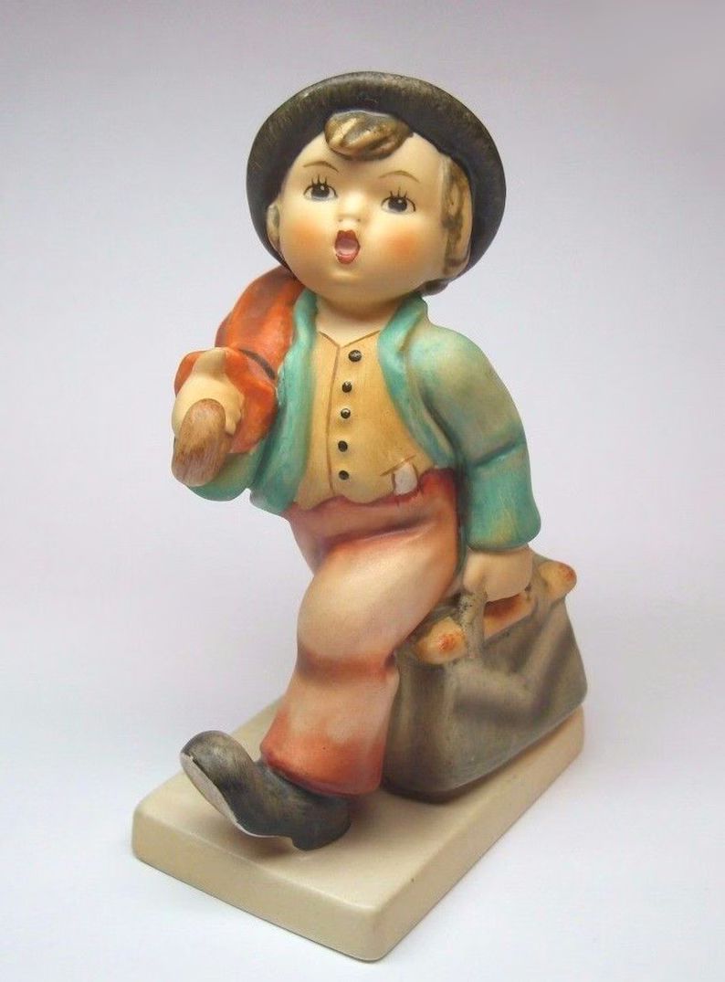 hummel-figurine-merry-wanderer-475