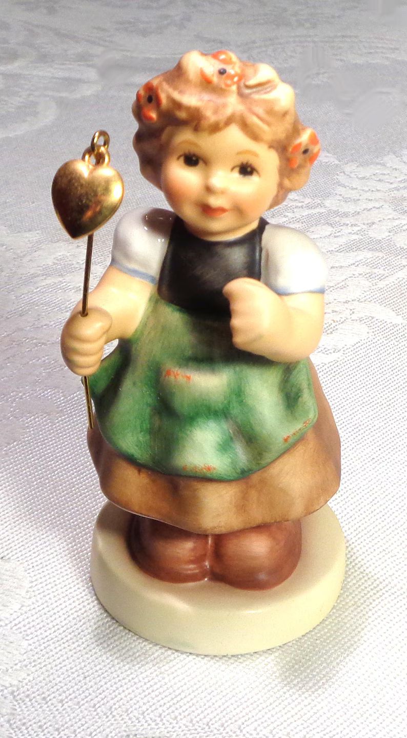hummel-figurine-my-little-heart-2298-35-4452400519