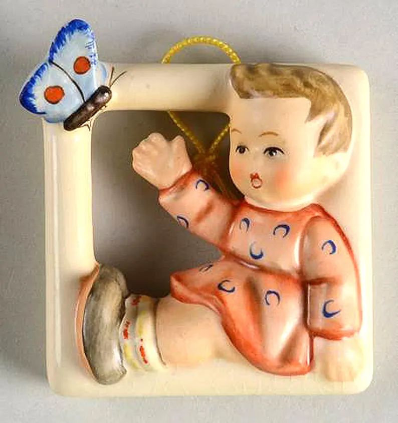 hummel-miniature-225-inch-wall-plaque