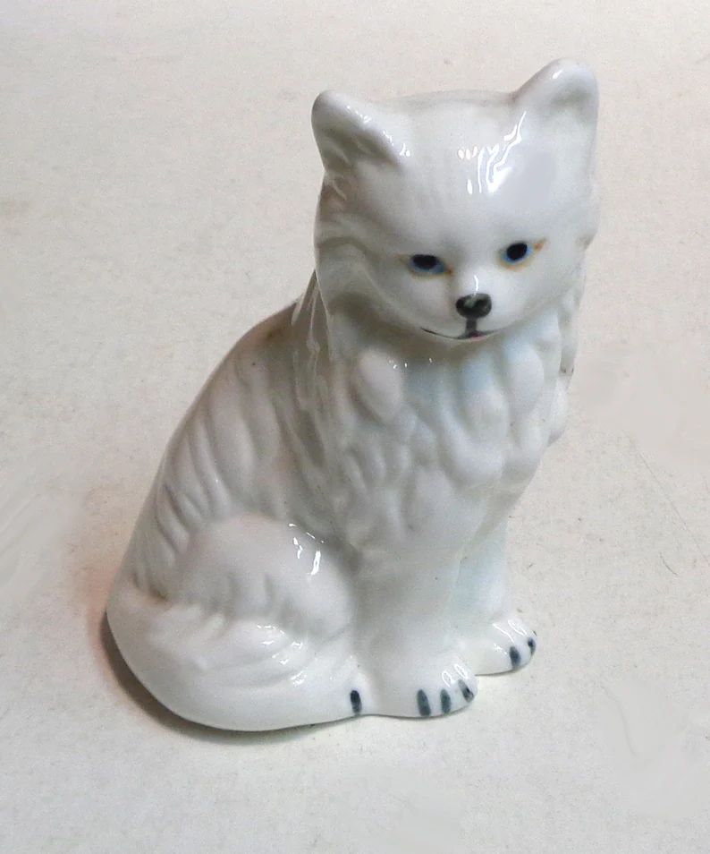 vintage-ceramic-porcelain-white-persian