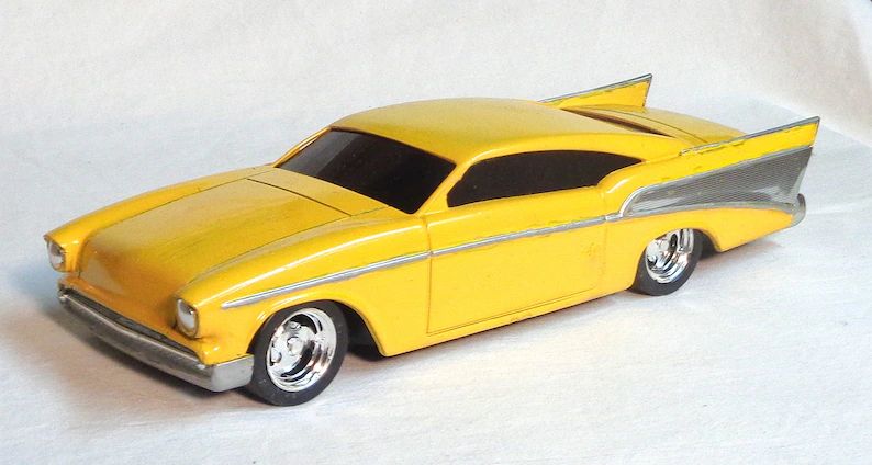 124-125-built-up-plastic-model-car-kit