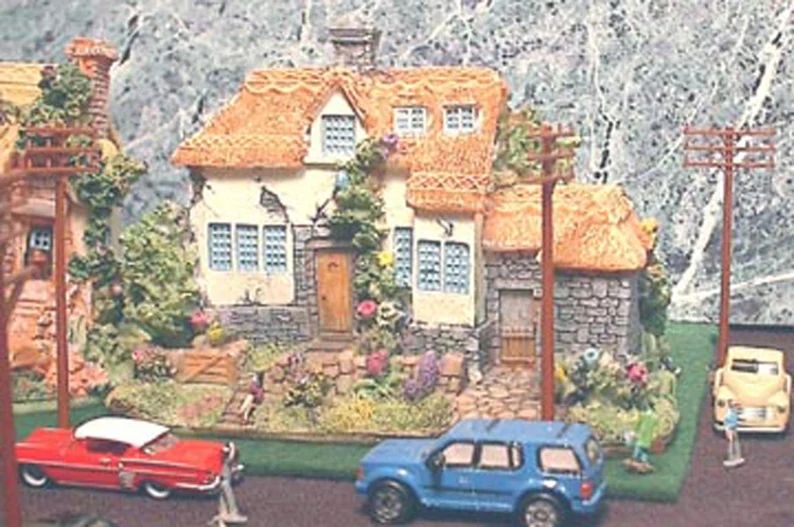 miniature-trains-detailed-cottage-house-60