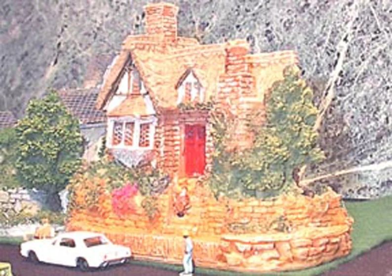 miniature-trains-detailed-cottage-house-62