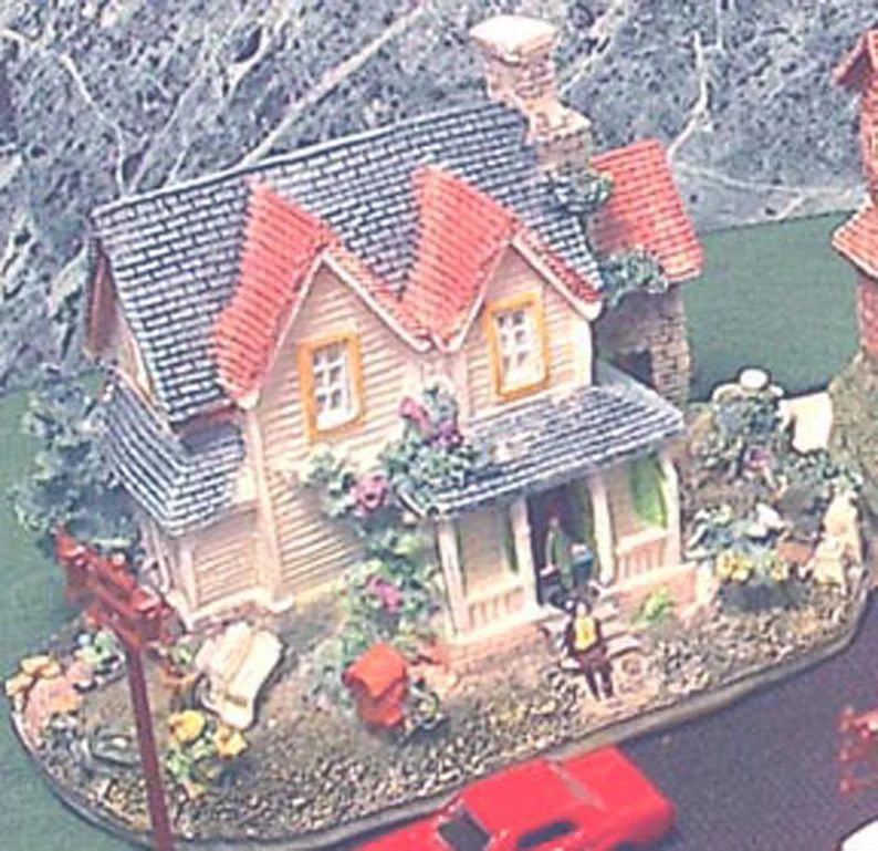 miniature-trains-detailed-cottage-house-63
