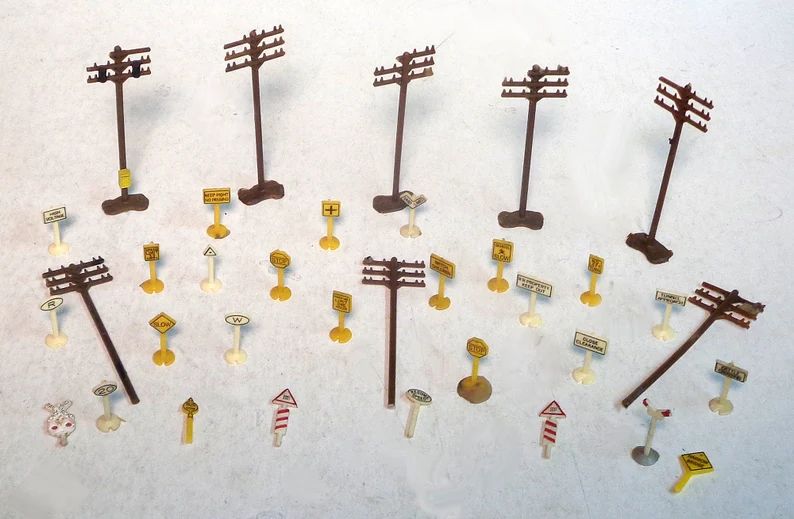 n-scale-accessories-lot-including-8