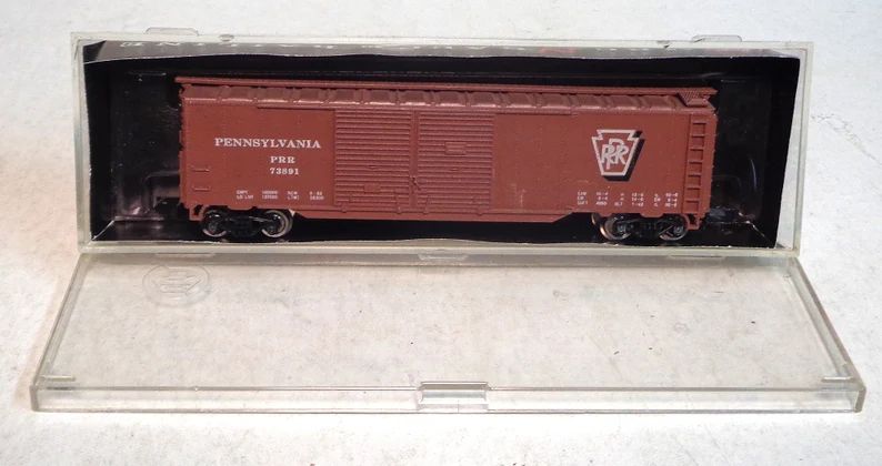 n-scale-mrc-freight-double-door-box-car