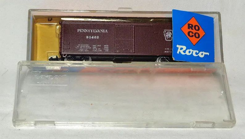 n-scale-roco-40ft-box-freight-car-pennsylvania