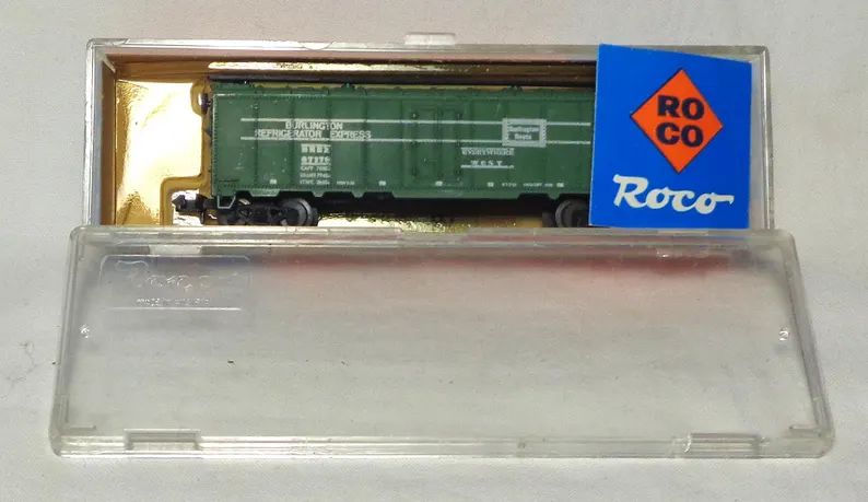 n-scale-roco-40ft-box-freight-car