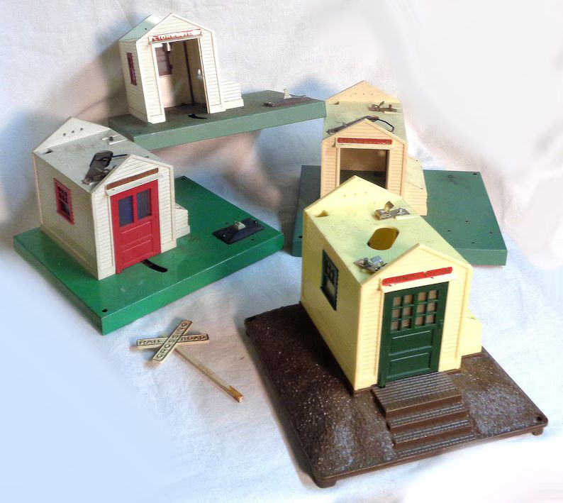 lionel-parts-lot-including-3-gateman